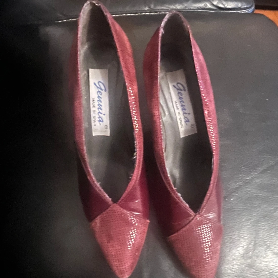 Vinröda pumps från Gennia - 4