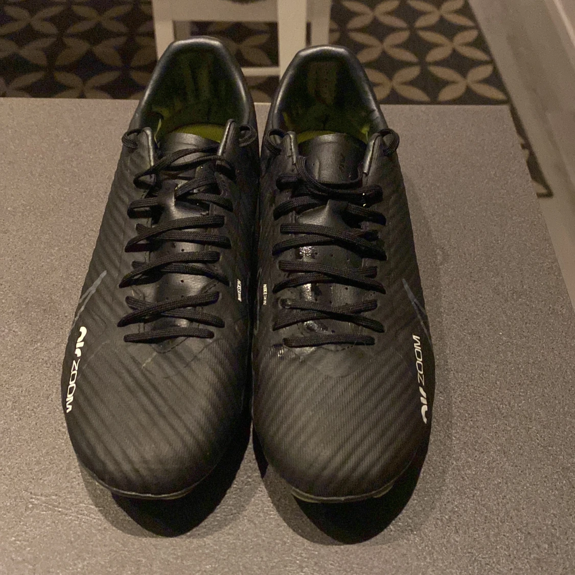 Svarta fotbollsskor från Nike - 1