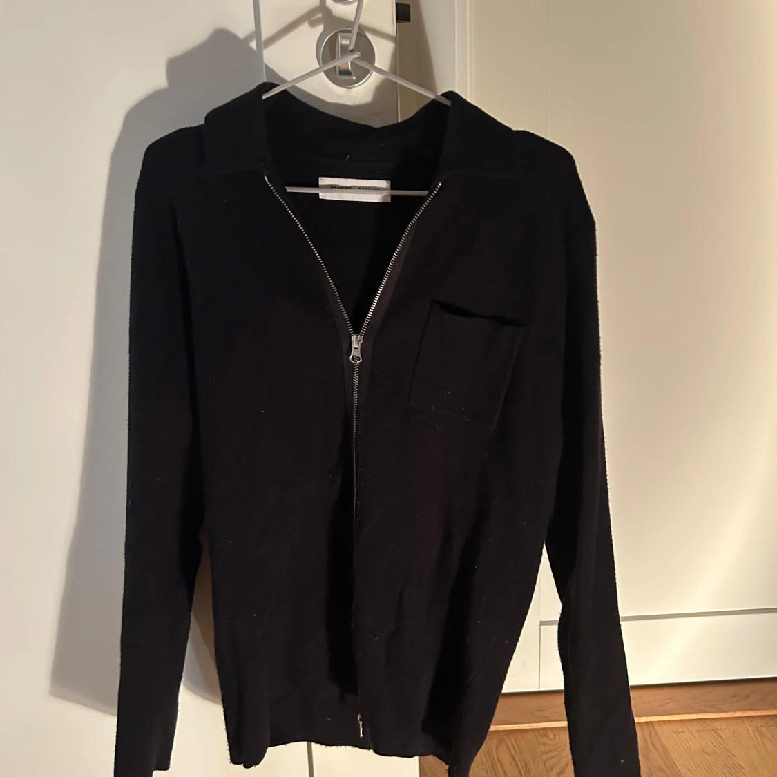 Svart tröja med dragkedja från Samsøe Samsøe