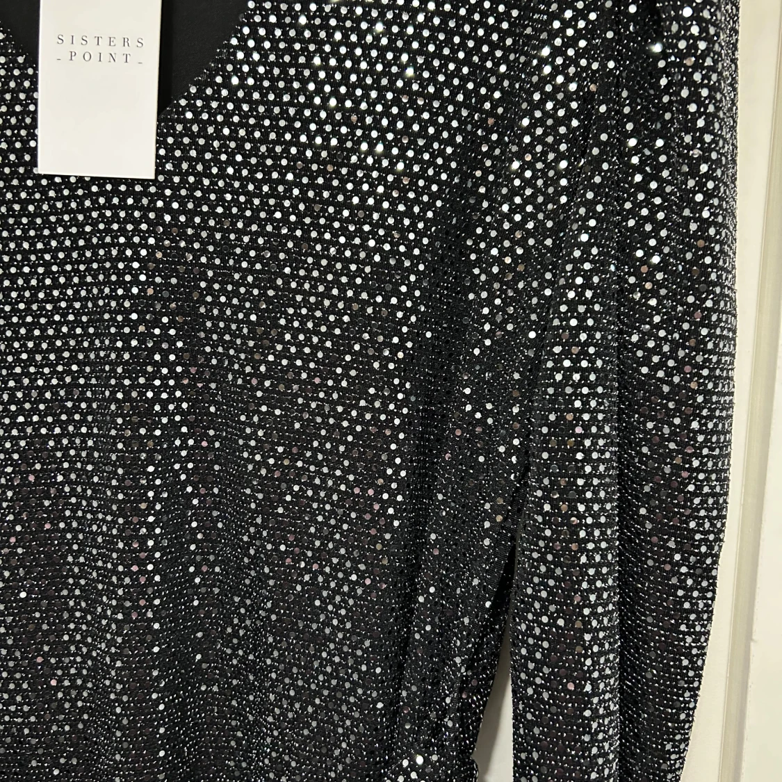 Glittrig klänning från Sisters Point XL i storleken  - 1