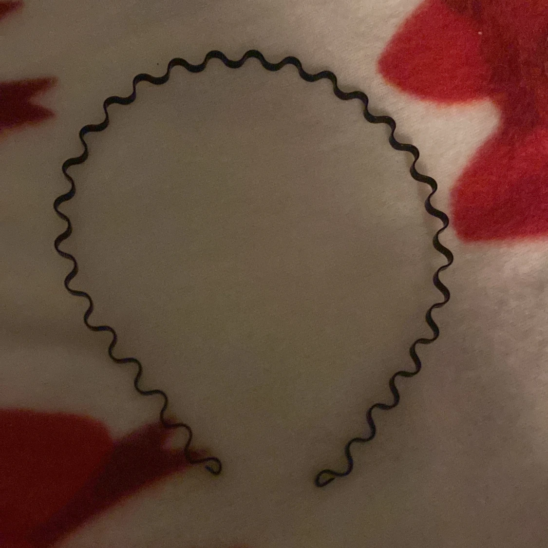 Svart vågigt diadem