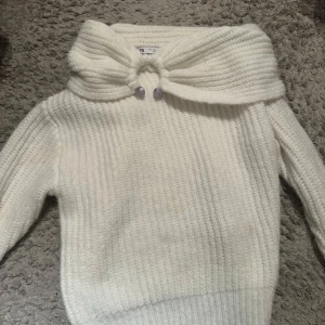 Vit stickad tröja från Zara - Super snygg och aldrig använd !