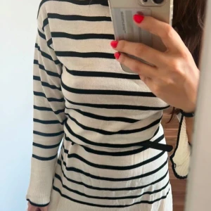 Tröja  - Använd 1 gång, Väldigt skön och snygg  till höst och vinter. Storlek M men passar S-M. Redan nedsatt pris 