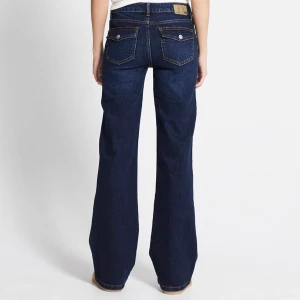 Lager jeans - Använda typ 1 gång, passar ej mig, nypris 400❤️❤️ 90s low boot. Pris går att diskutera