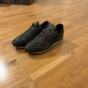 Valentino rockrunners  - Säljer dessa feta Valentino skor. Storlek 41
