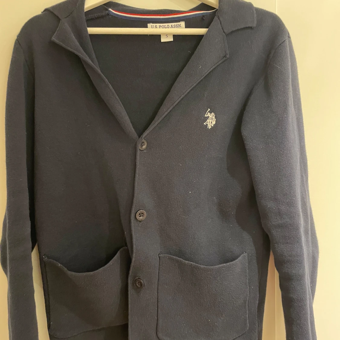 Mörkblå kofta från U.S. Polo Assn.