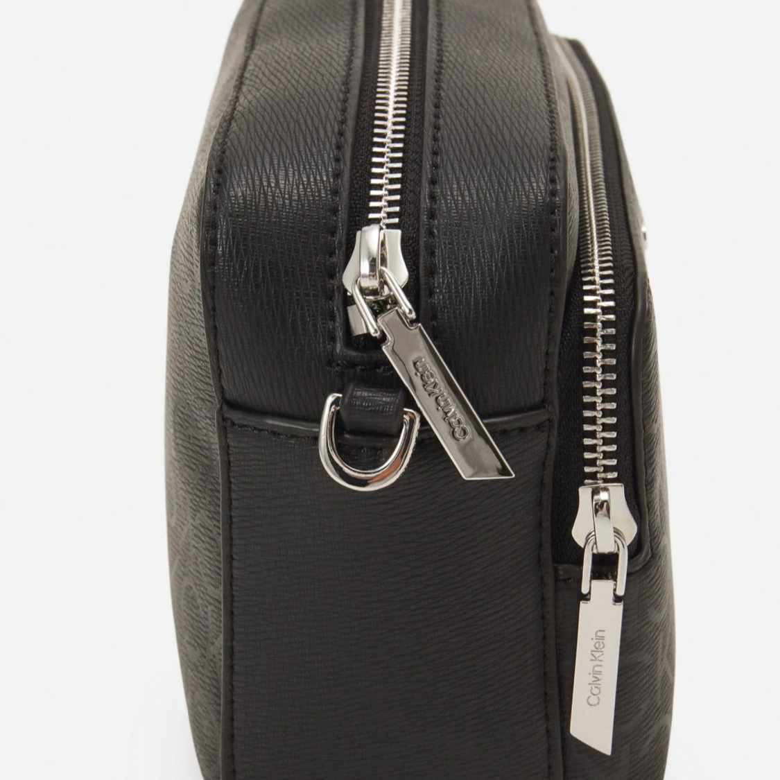 Axelremsväska från Calvin Klein  - 3