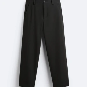 Svarta kostymbyxor från Zara - Nypris ligger på 529kr. Helt oanvända och fick de som en gåva.