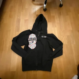 Bvaldi bank robber - Bvaldi bank robber zip hoodie ser splitter ny ut