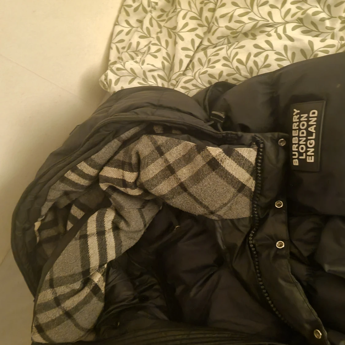 Svart dunjacka från Burberry - 1