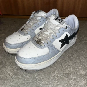 Bapesta Sneakers. - Ganska använda skor från Märket Bape. Priset kan diskuteras vid snabb affär.