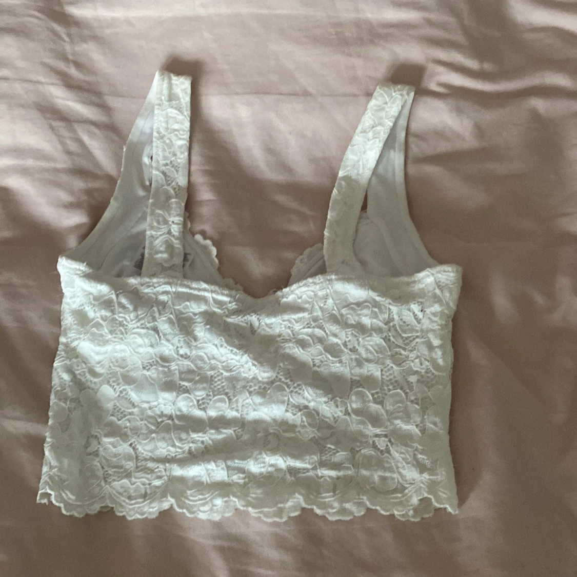 Vit spetslinne från Amisu - 1