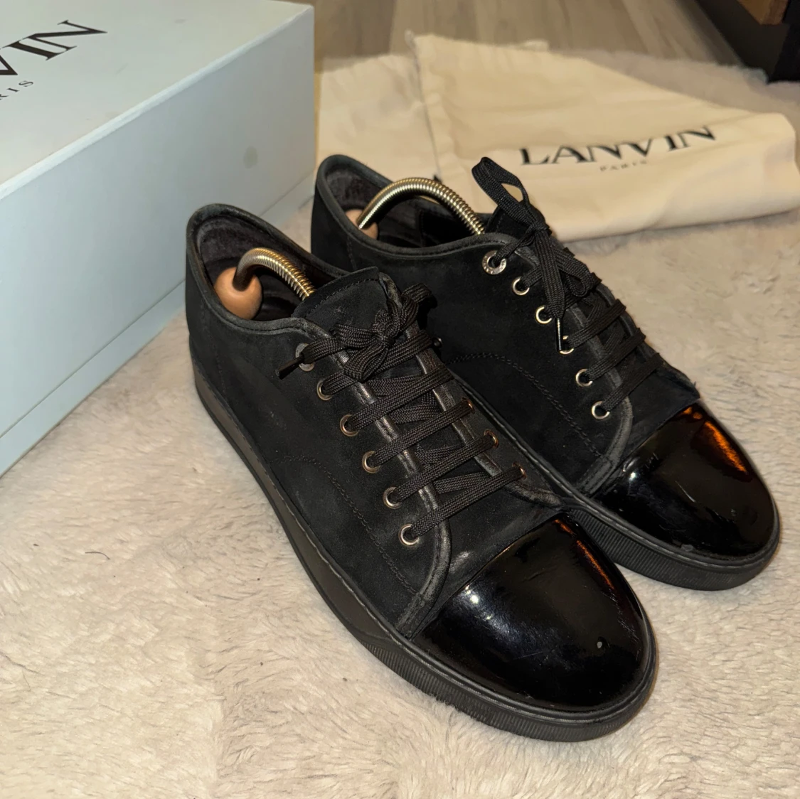 Helsvarta Lanvins - 1