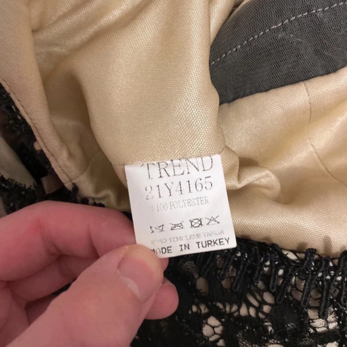 Svart spetsklänning från Trend - 3