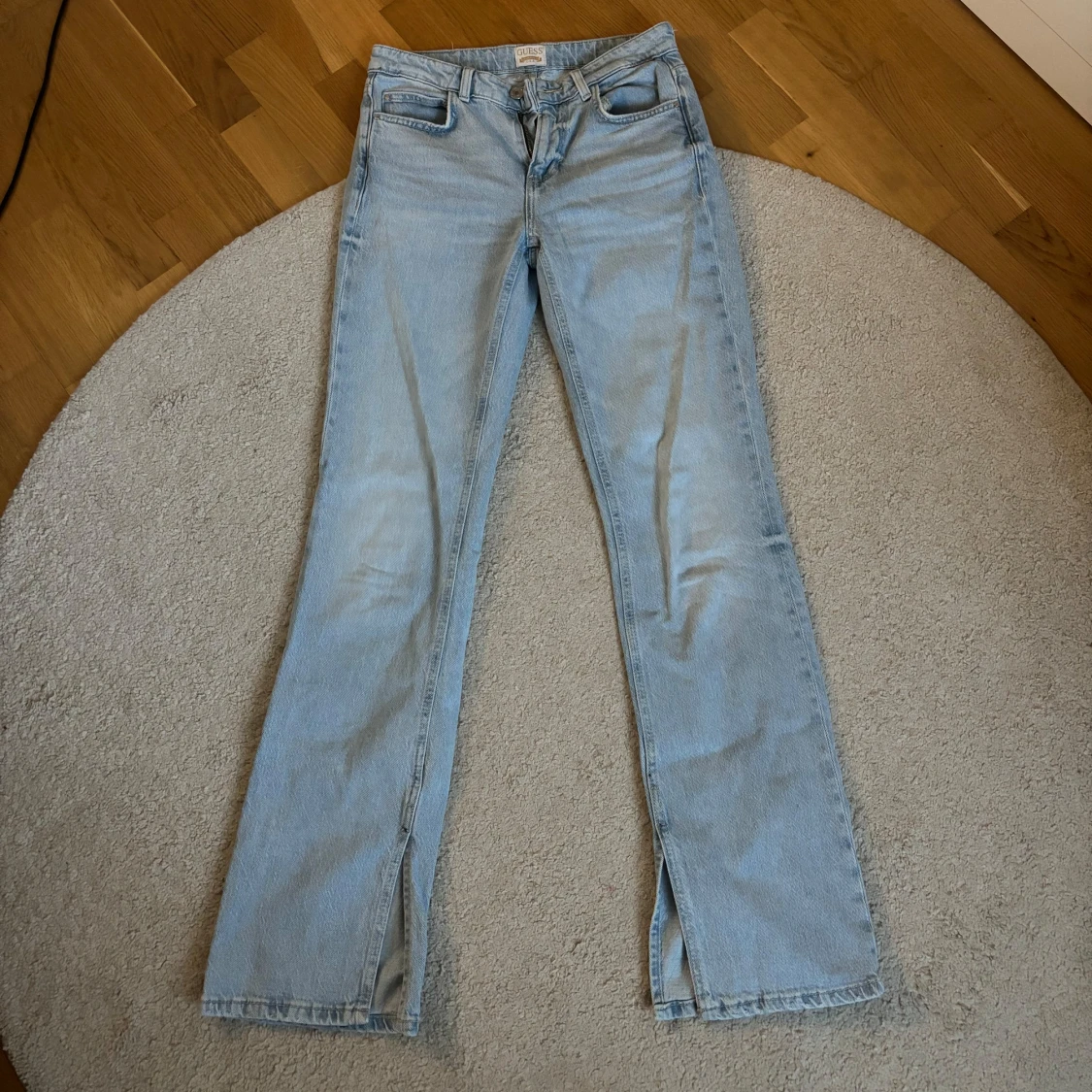Midwaist jeans med slits - 1