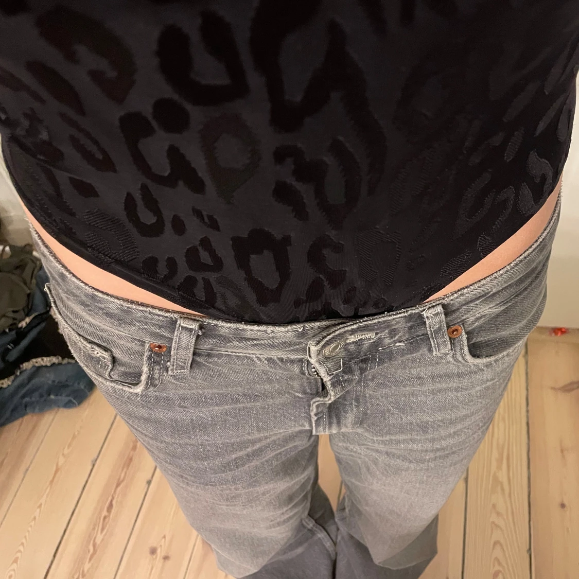 Svart leopardmönstrad body - 1