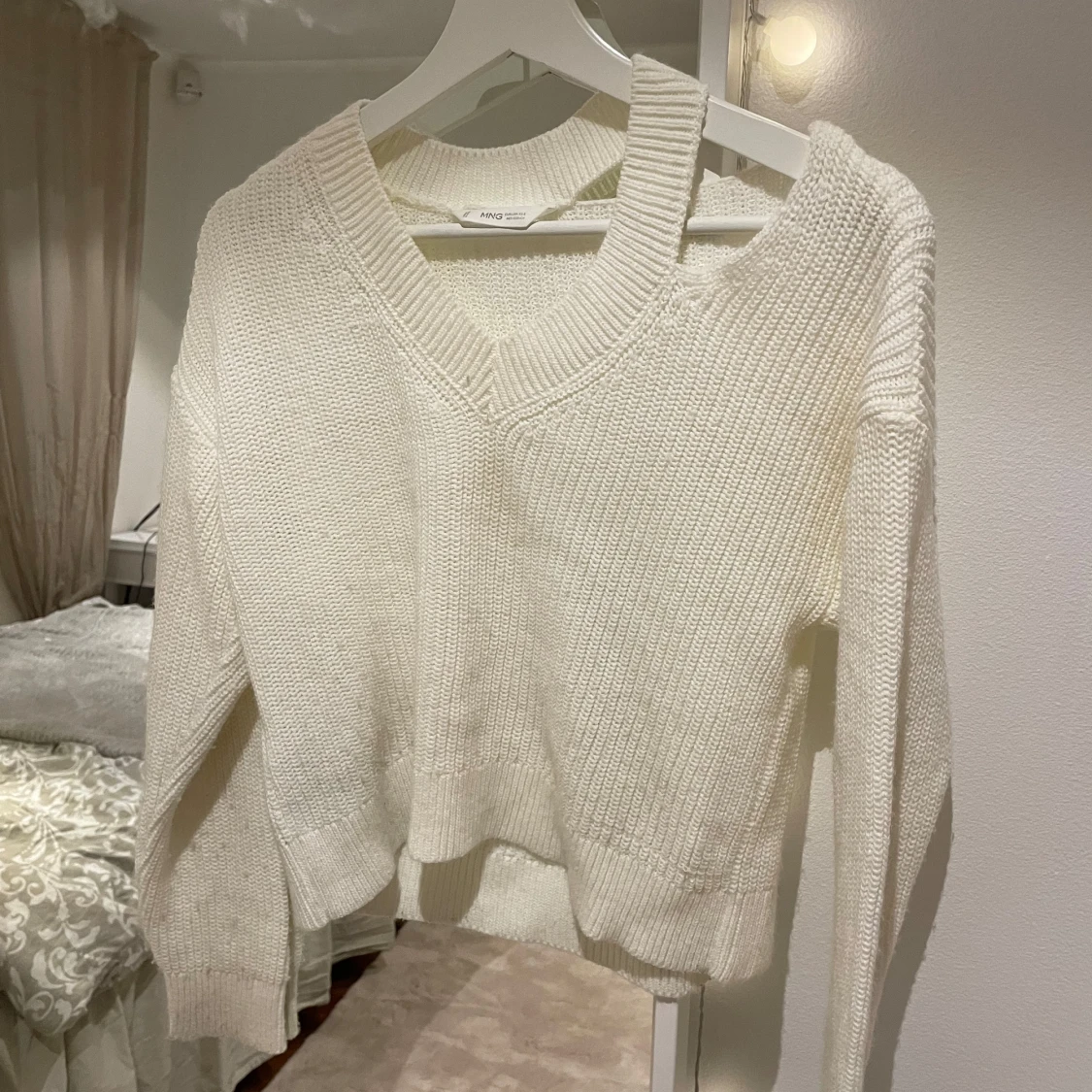 Vit stickad tröja  - 1