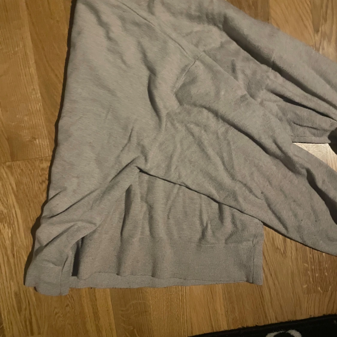 Beige tröja med text från Gina Tricot - 2