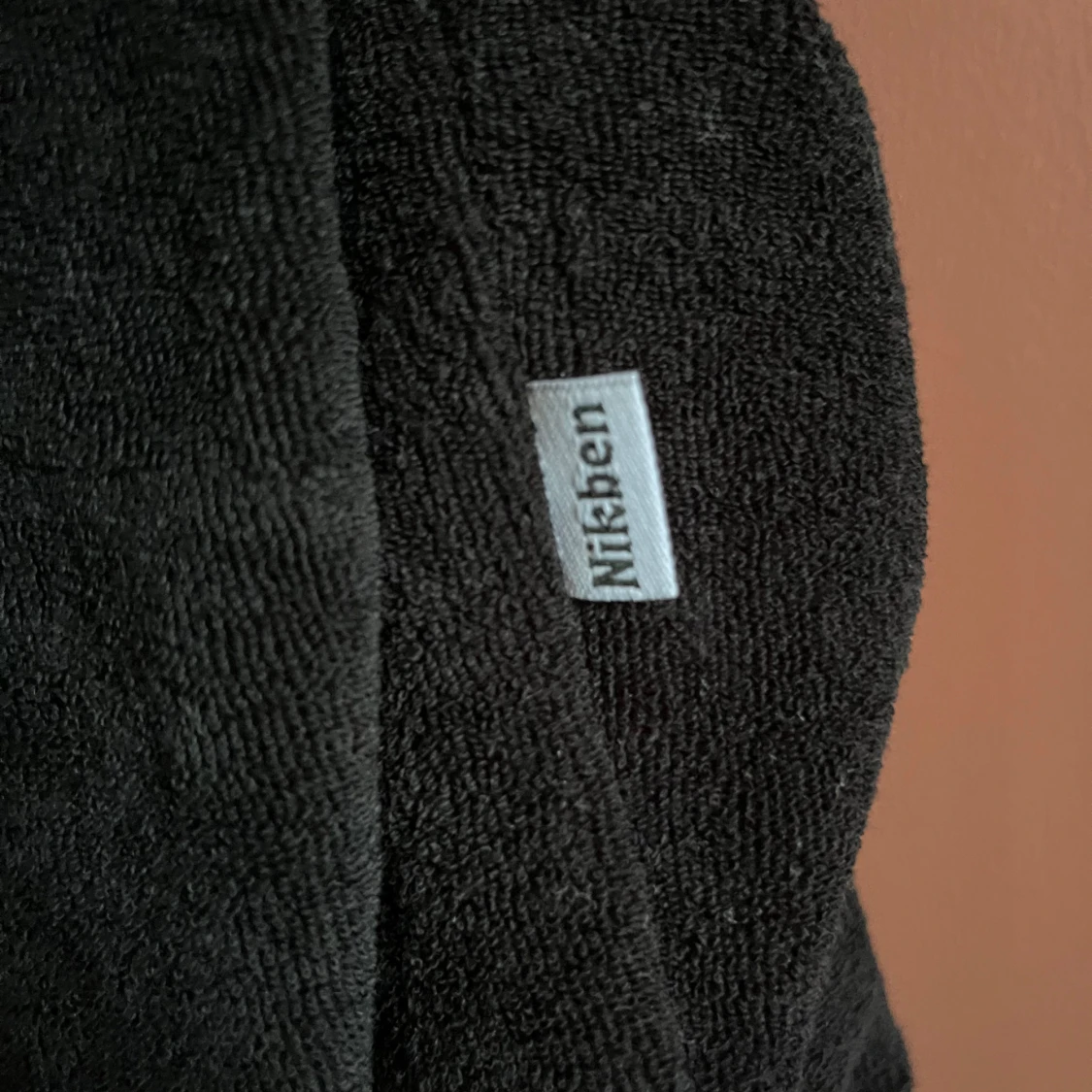 Svart hoodie från Nikben - 3