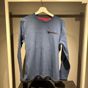 Blå hollister tröja - Säljer en blå hollistertröja i skick 9/10. Hör av er om ni har några frågor!