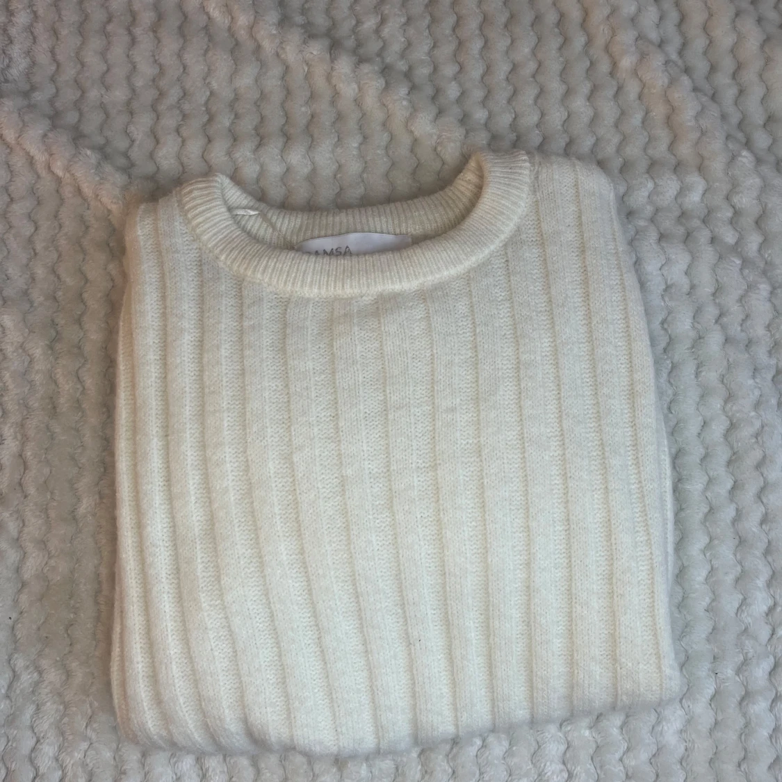 Vit ribbad croppad tröja - 1