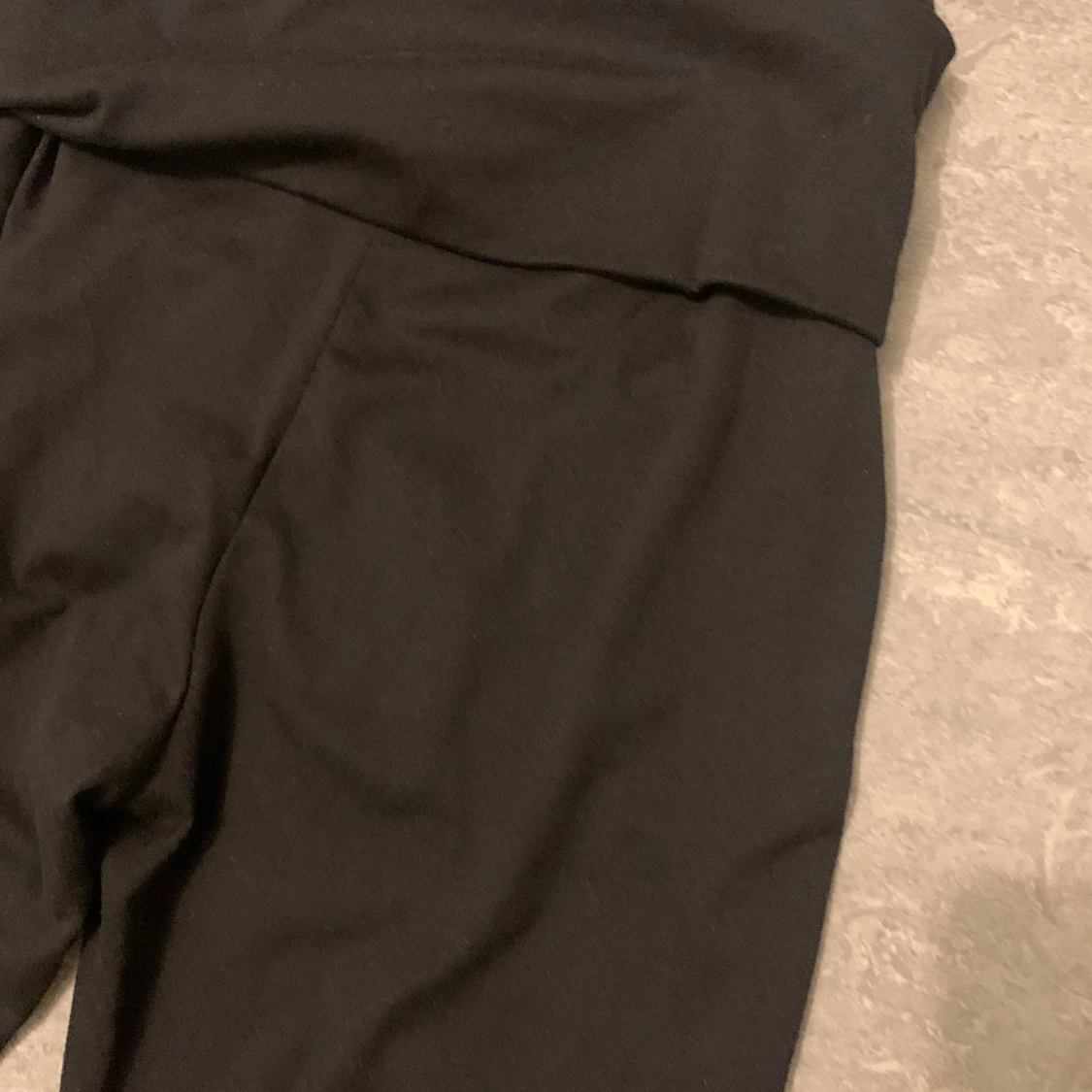 Svarta byxor med hög midja - 2