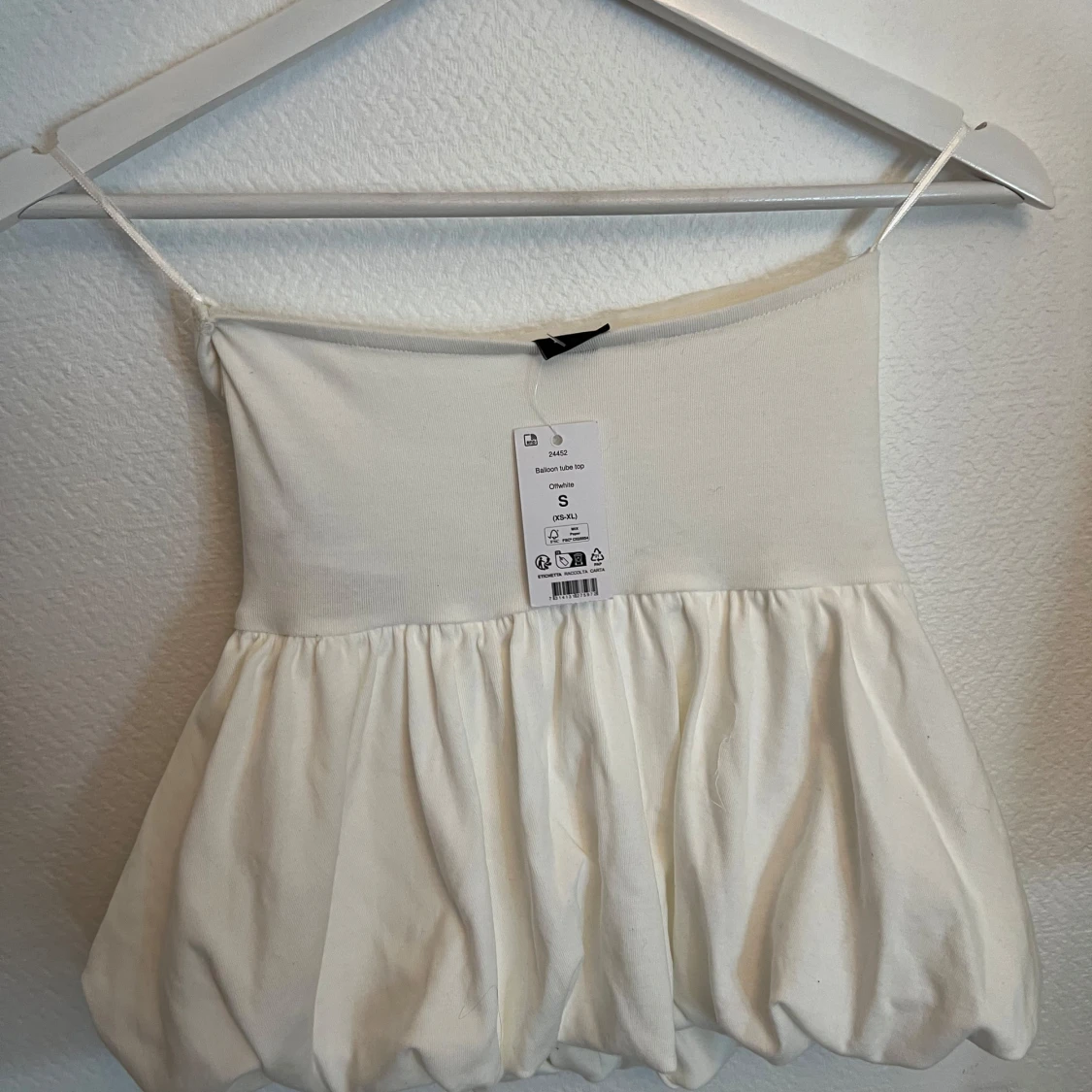 Vit axelbandslös topp - 2