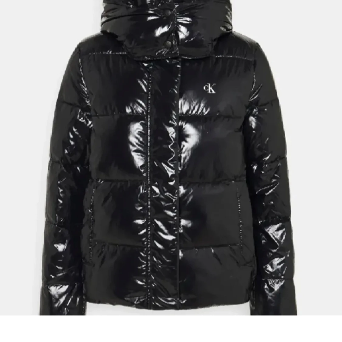 Svart glansig dunjacka från Calvin Klein