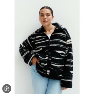 Byte teddyjacka - Någon som vill byta denna Teddyjacka mot en beige, olivgrön eller en svart