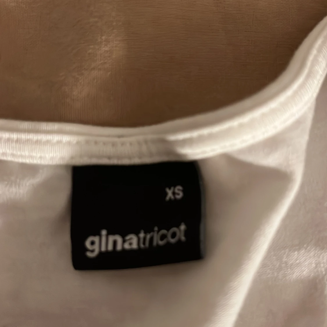 Vit långärmad topp från Gina Tricot - 2