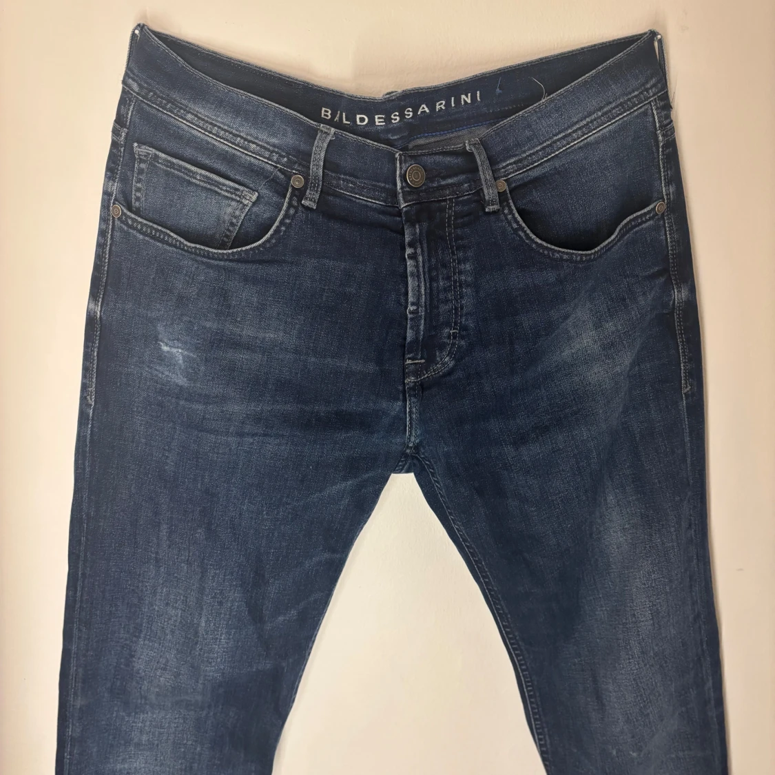 Mörkblå jeans från Baldessarini - 1