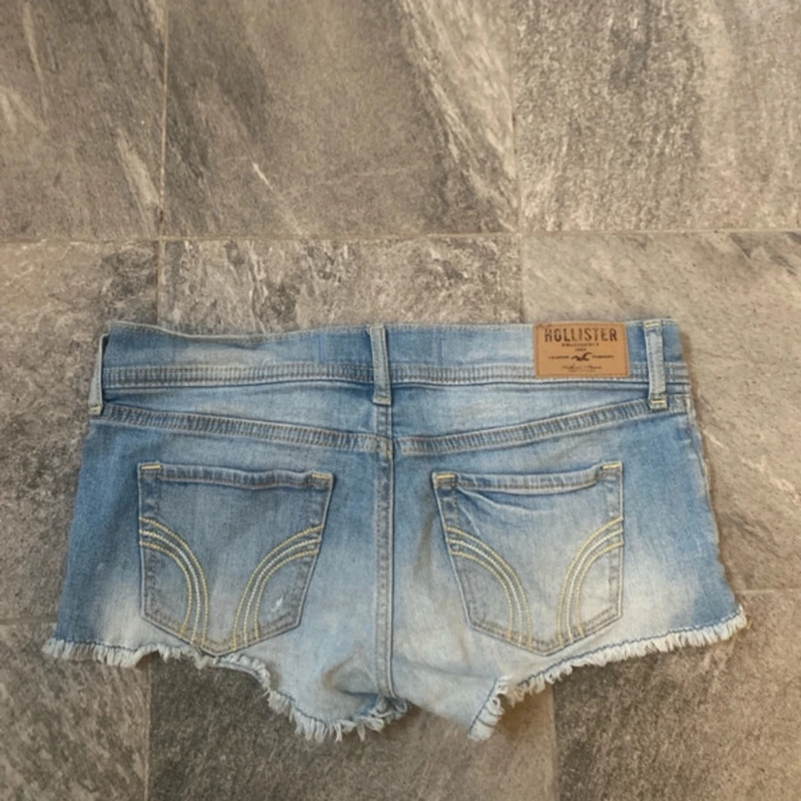 Blå jeansshorts från Hollister - 2