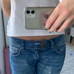 Lågmidjade jeans - Super snygga lågmidjade, straight leg jeans. Mycket bra skick. 