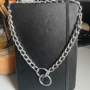Kjedjor och halsband - Kommer inte till användning så säljer på plick