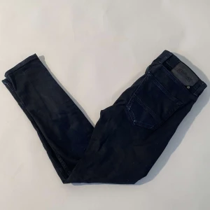Replay Jeans - Mörkblå replay jeans i väldigt bra skick W29 L30. Kontakta vid några funderingar!