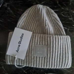 Acne mössa  - Acne mössa grå 
