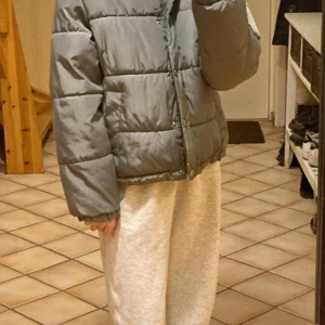 Grön puff-jacka - En grön höst/ vinter puff-jacka 