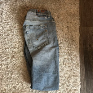 Dondup George  - Tjena säljer mina riktigt stil rena dondup jeans i modellen ”George Skinny fit” Skicket är 9/10 og priset är 500kr hör av er om ni skulle ha några funderingar!