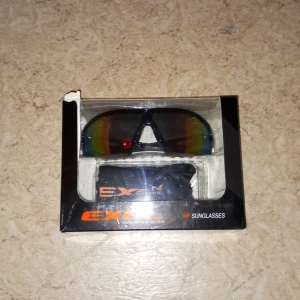 Exels MF sport sunglasses   - Oanvända Excel MF Sport sunglasses. Bara tagit ut ur förpackningen 1 gång så förpackningen är lite trasig men annars helt oanvända 