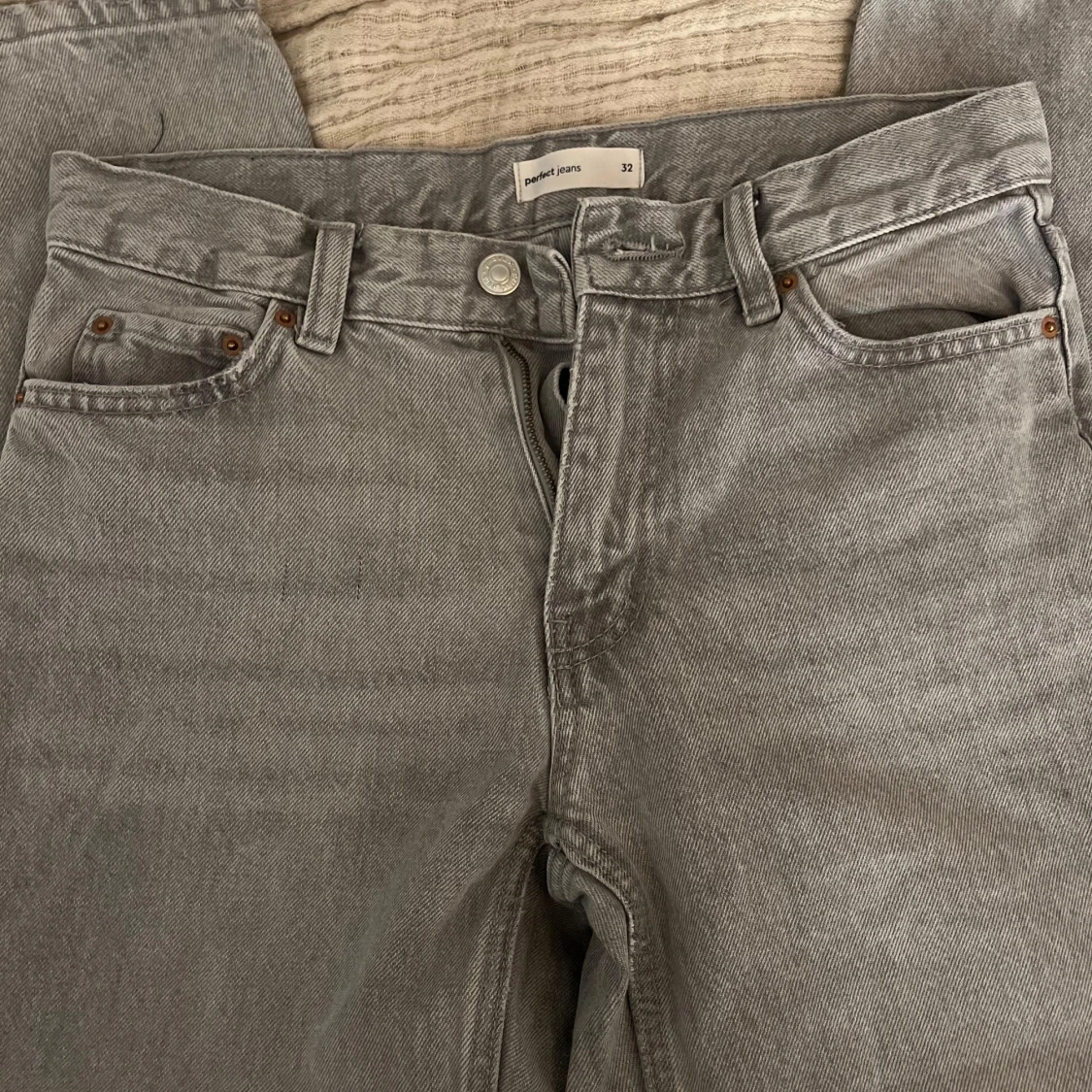 Grå jeans från Perfect Jeans - 90