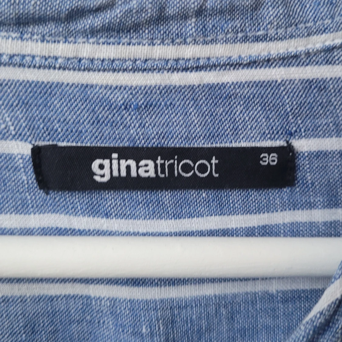 Blå skjorta från Gina Tricot - 91