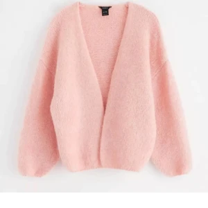 Lindex kofta - Supermysig rosa kofta från Lindex i strl xl men passar mindre storlekar. Lite nopprig men annars i väldigt bra skick🤗