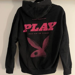 Playboy hoodie - Inga skador använd fåtal gånger ser helt nybut