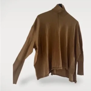 Brun polotröja från Acne - Finstickad i ull med oversized body o smala ärmar