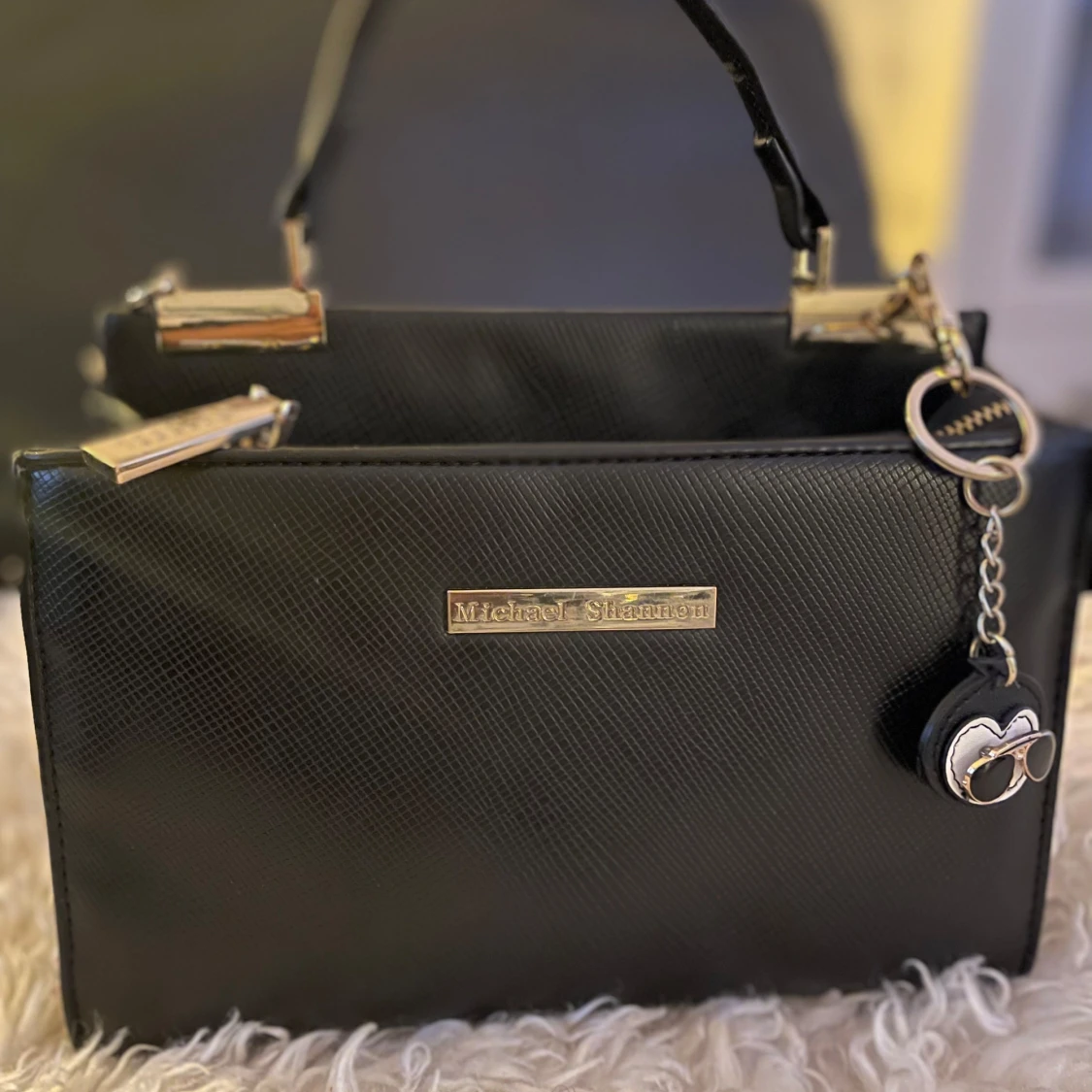 Svart Michael Shannon-handväska – elegant & chic🖤 - 2