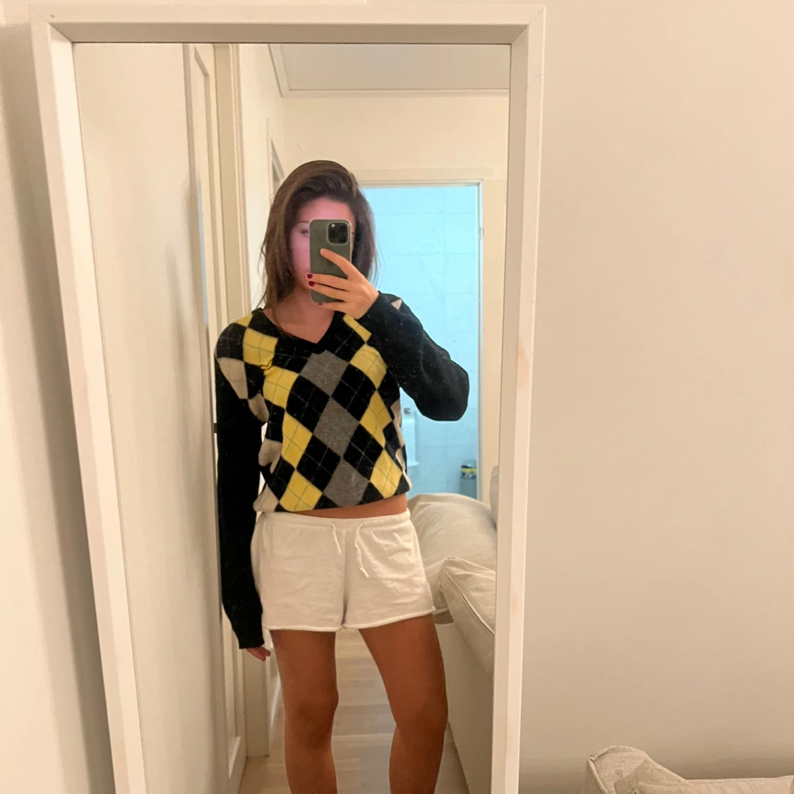 Rutig tröja i svart, gul och grå