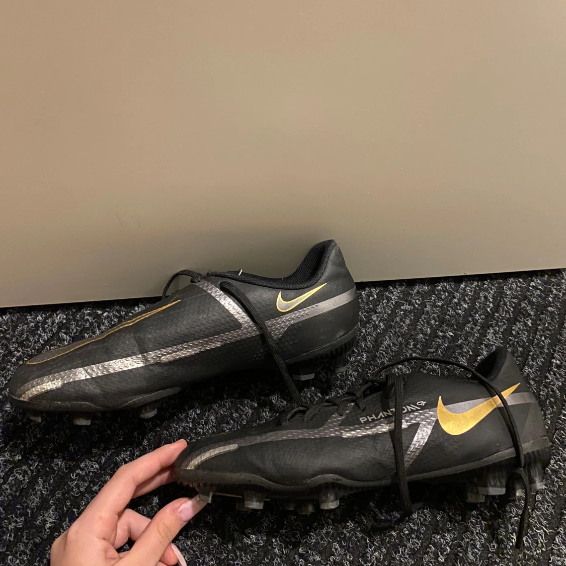 Fotbollsskor/ nike GT2 academy MG  - 91