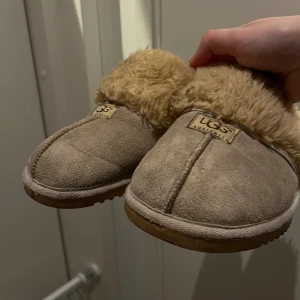 Ugg tofflor - Ugg tofflor i storlek 41. Använda 