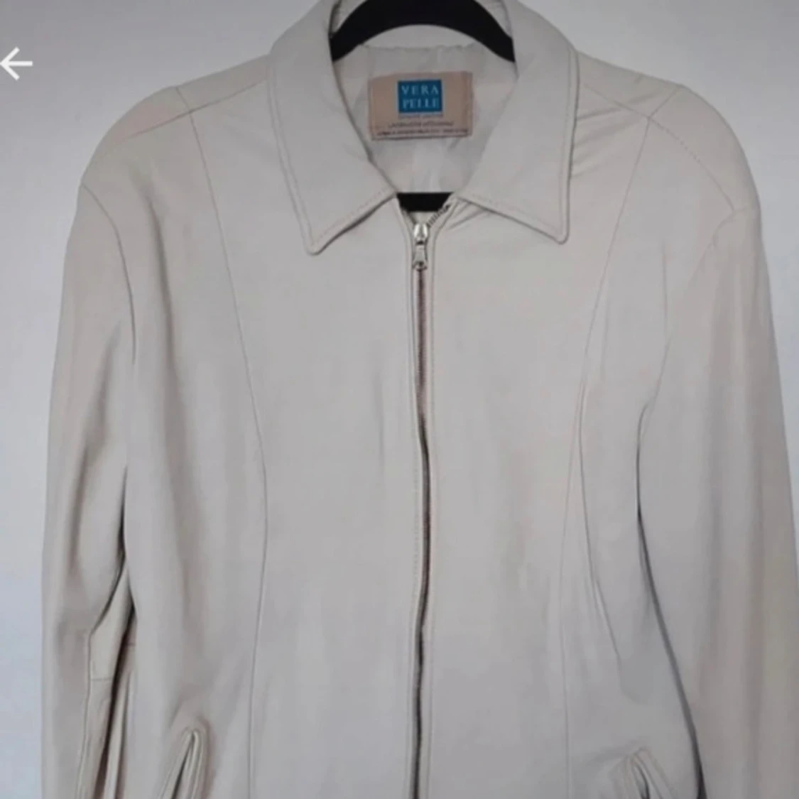 Beige jacka från Vera Pelle