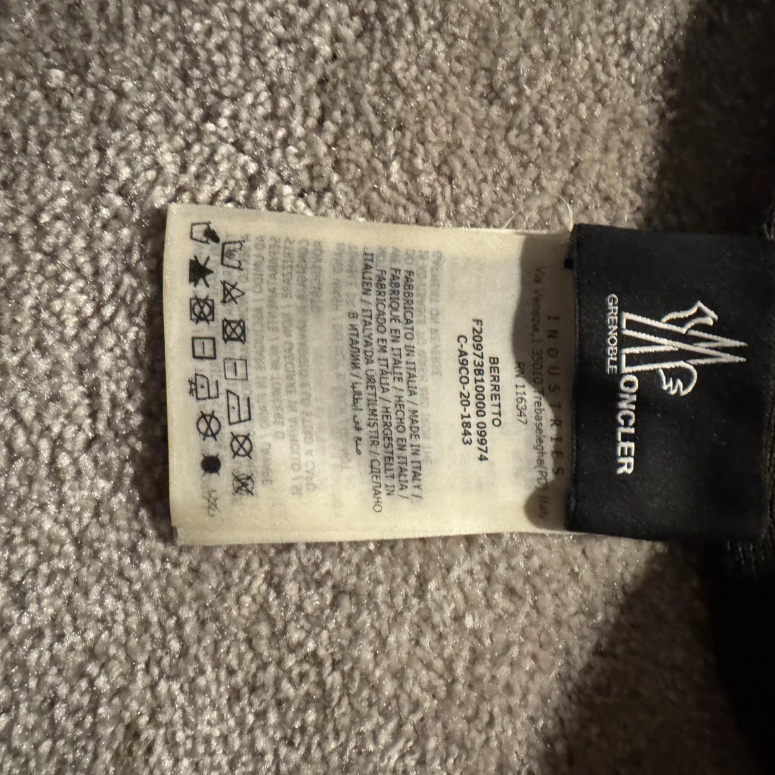 Mörkgrön stickad mössa från Moncler - 90